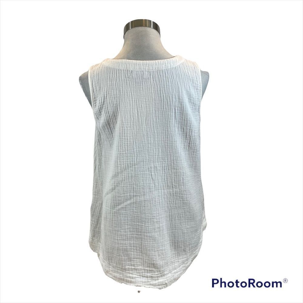 Ladies Marled Essentials‎ White Sleeveless Textured Raw Hem Blouse Size Medium - Picture 2 of 11